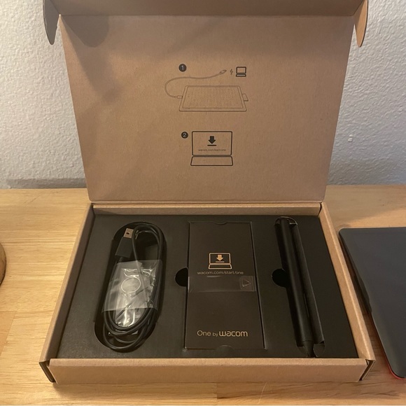 One by Wacom Digital Drawing Tablet Pen Pad - Small - Picture 9 of 10